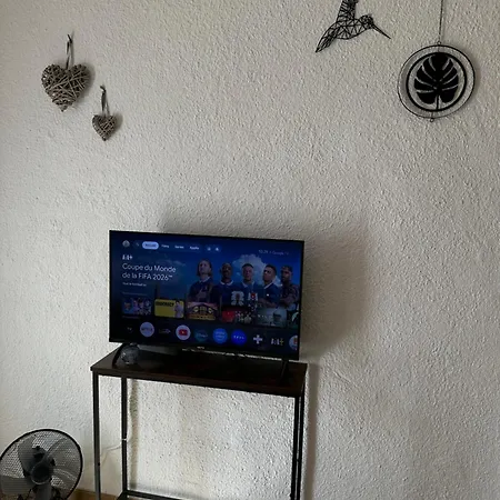 T2, 4 Couchages Avec Balcon, Proche De La Cure Thermale, Centre-ville דירה *